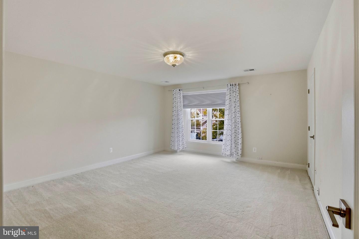 20135 Valhalla Sq Property Photo 33