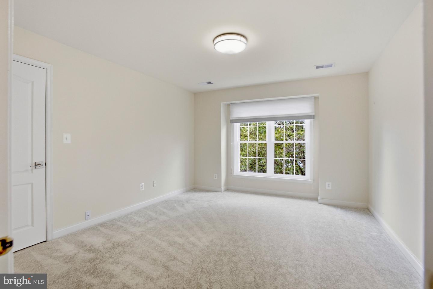 20135 Valhalla Sq Property Photo 38