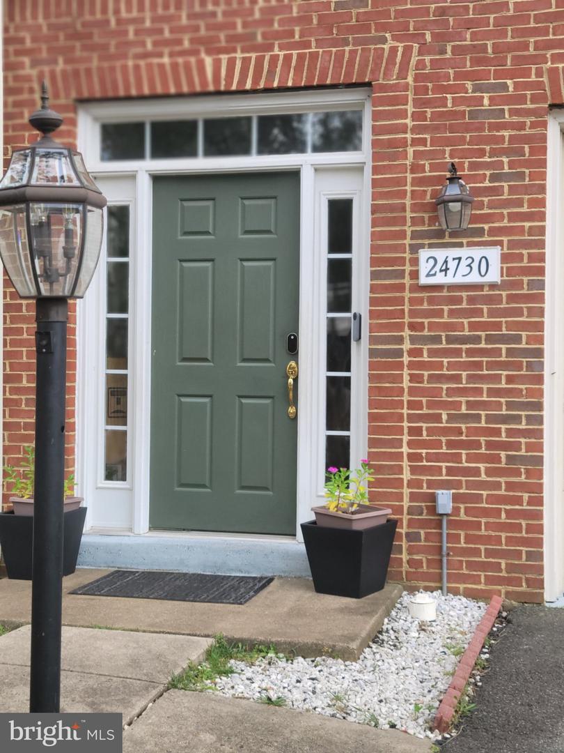 24730 Clock Tower Sq Property Photo 2