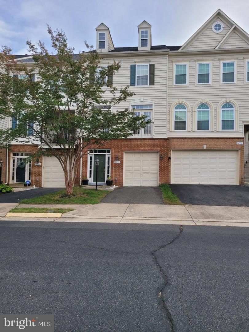 24730 Clock Tower Sq Property Photo 3