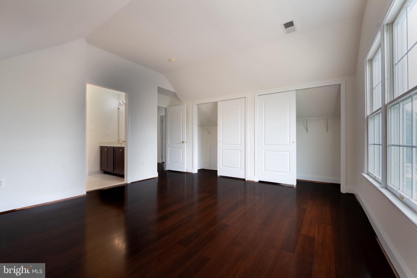 43165 Valiant Dr Property Photo 4