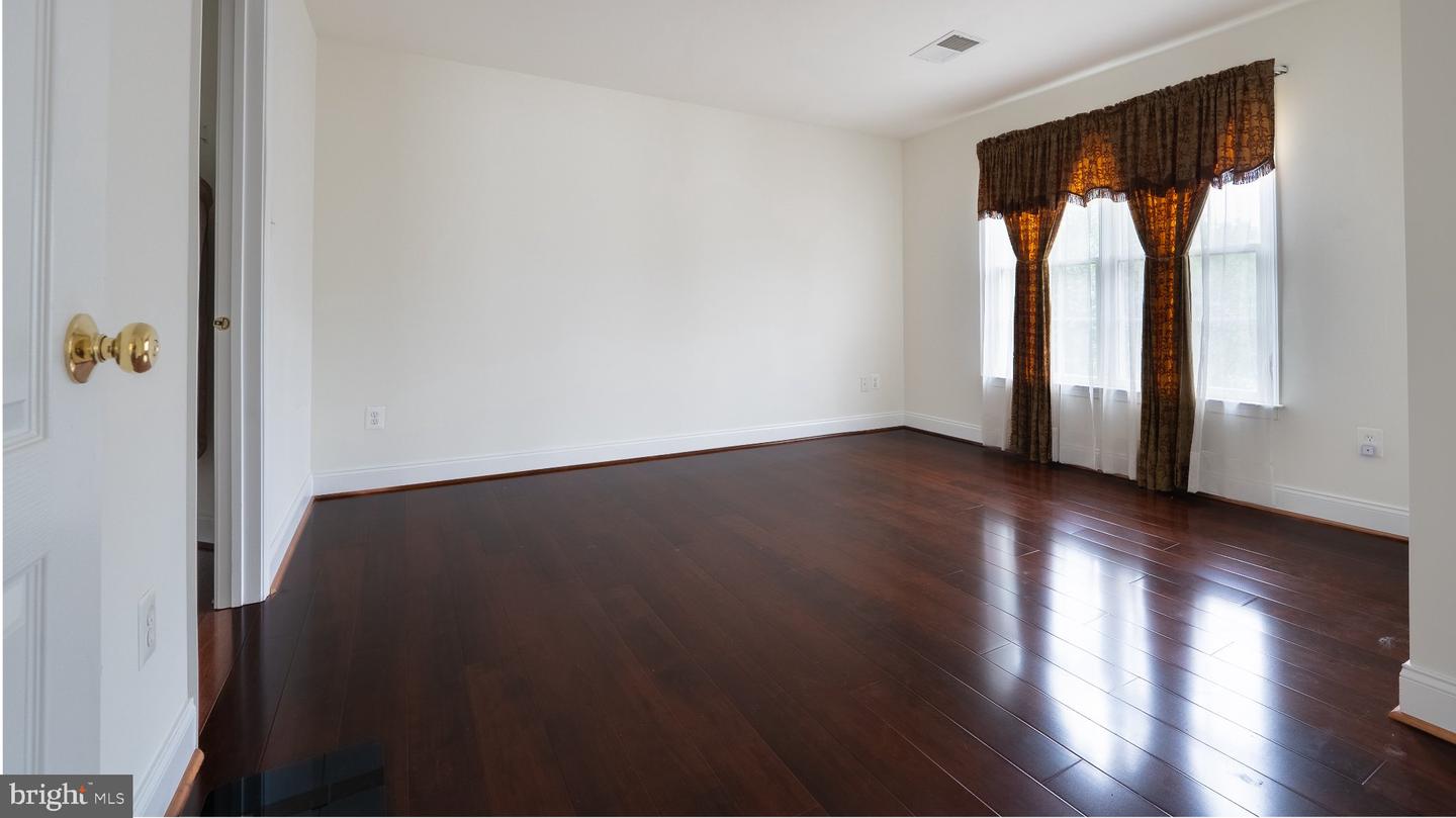 43165 Valiant Dr Property Photo 5