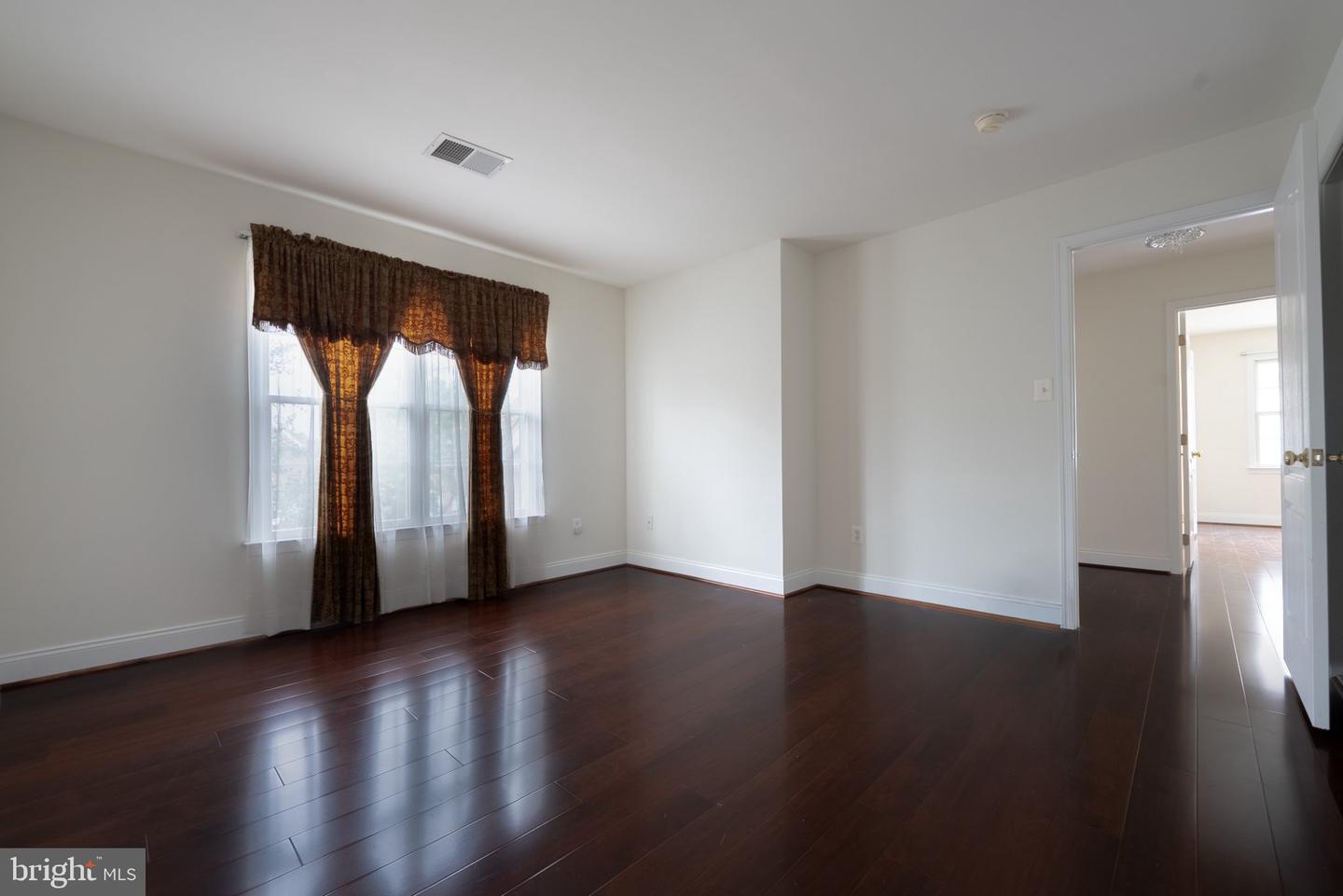 43165 Valiant Dr Property Photo 6