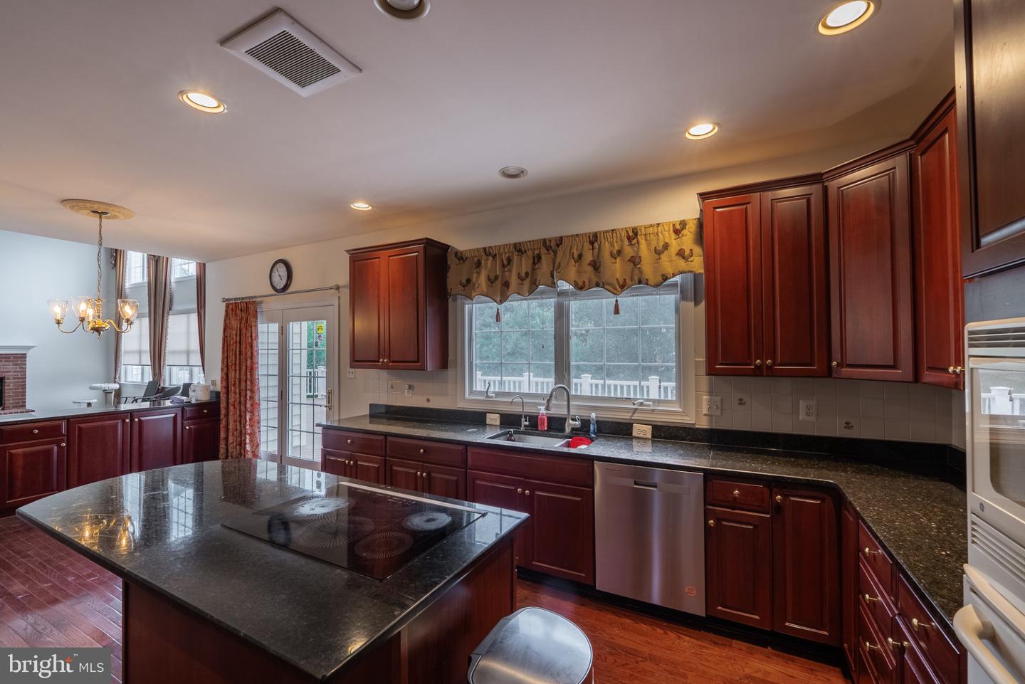 43165 Valiant Dr Property Photo 46