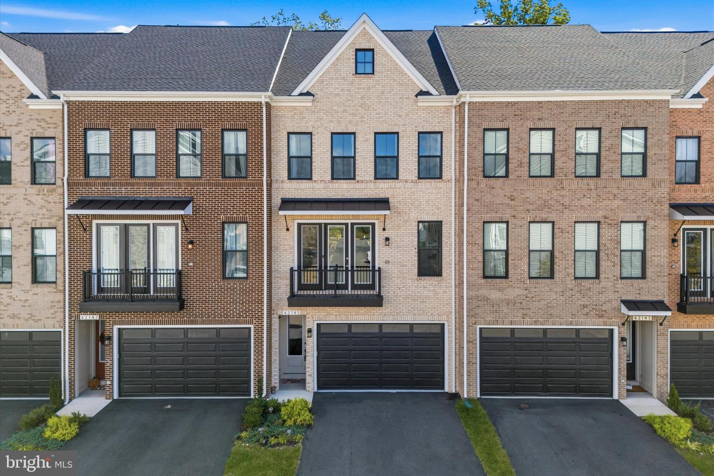 42145 SHINING STAR SQ Property Photo 1