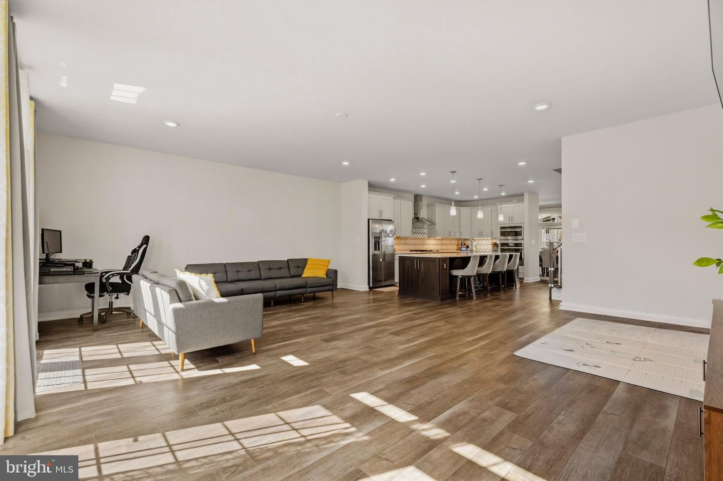 42717 Burbank Ter Property Photo 16