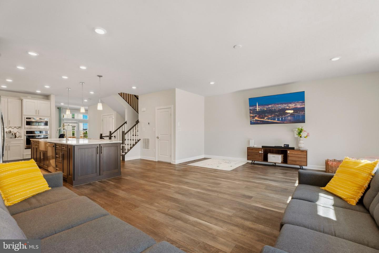 42717 Burbank Ter Property Photo 17