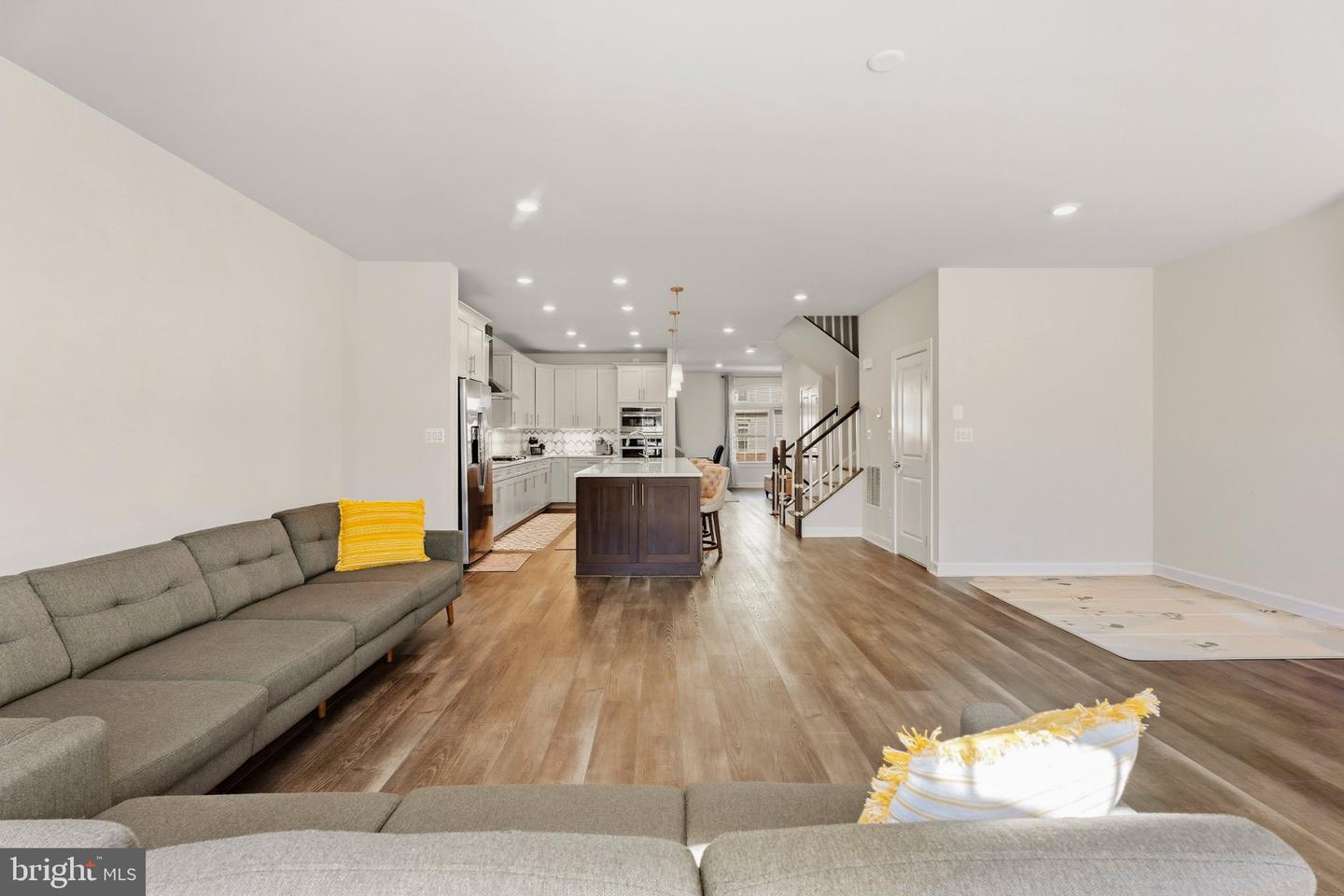 42717 Burbank Ter Property Photo 18