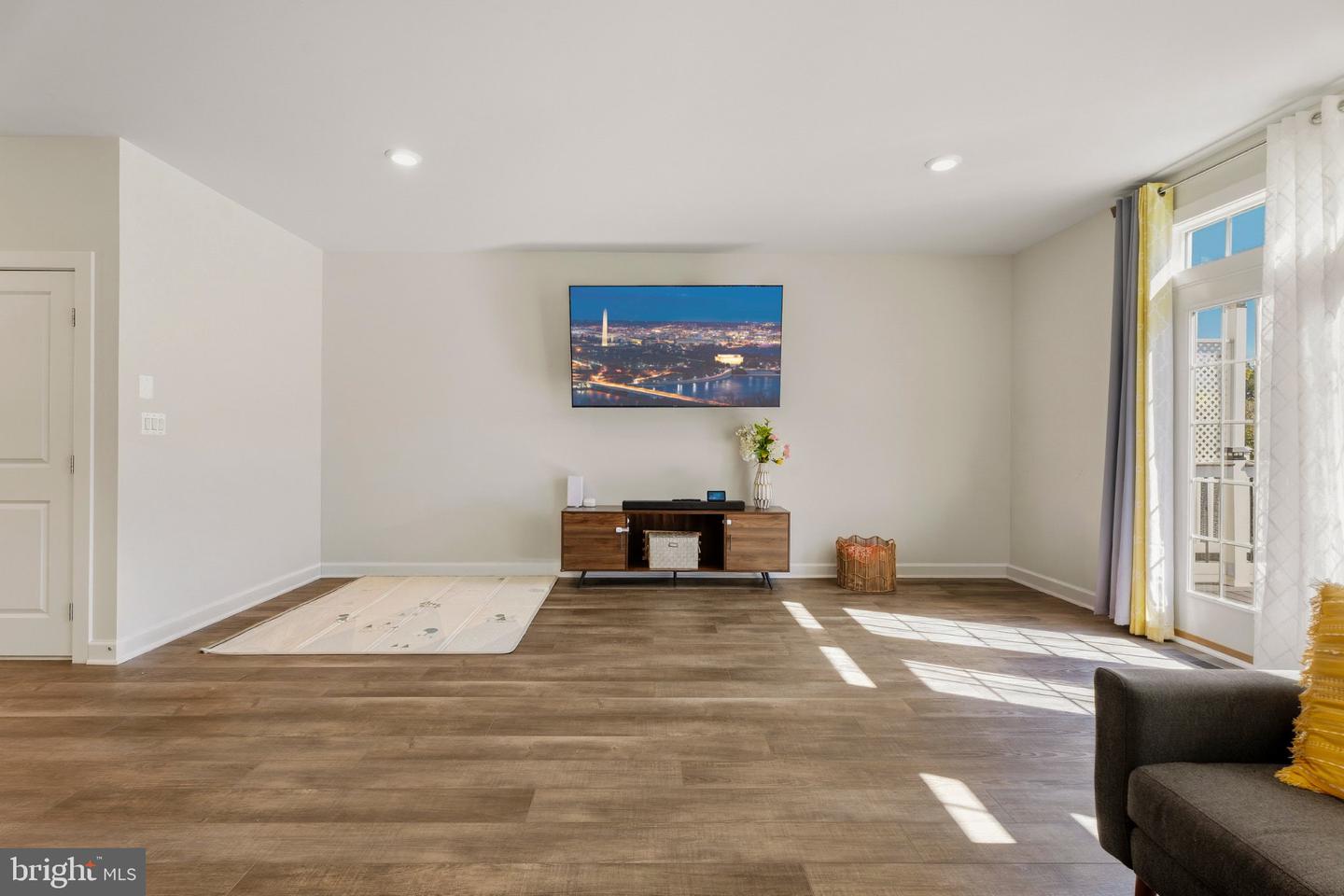 42717 Burbank Ter Property Photo 19