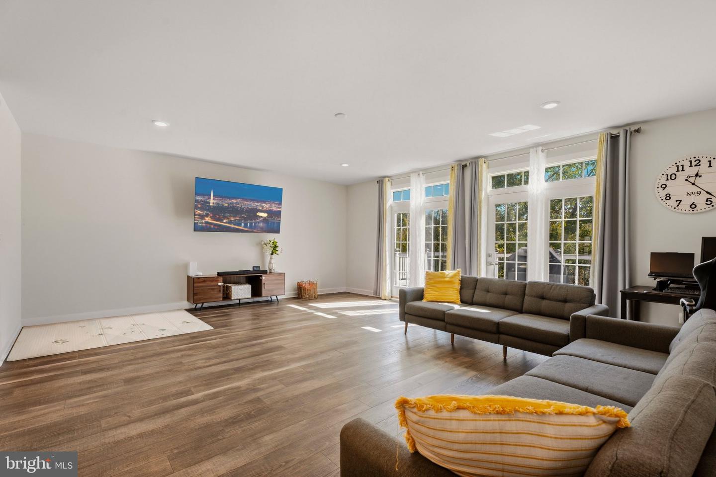 42717 Burbank Ter Property Photo 20