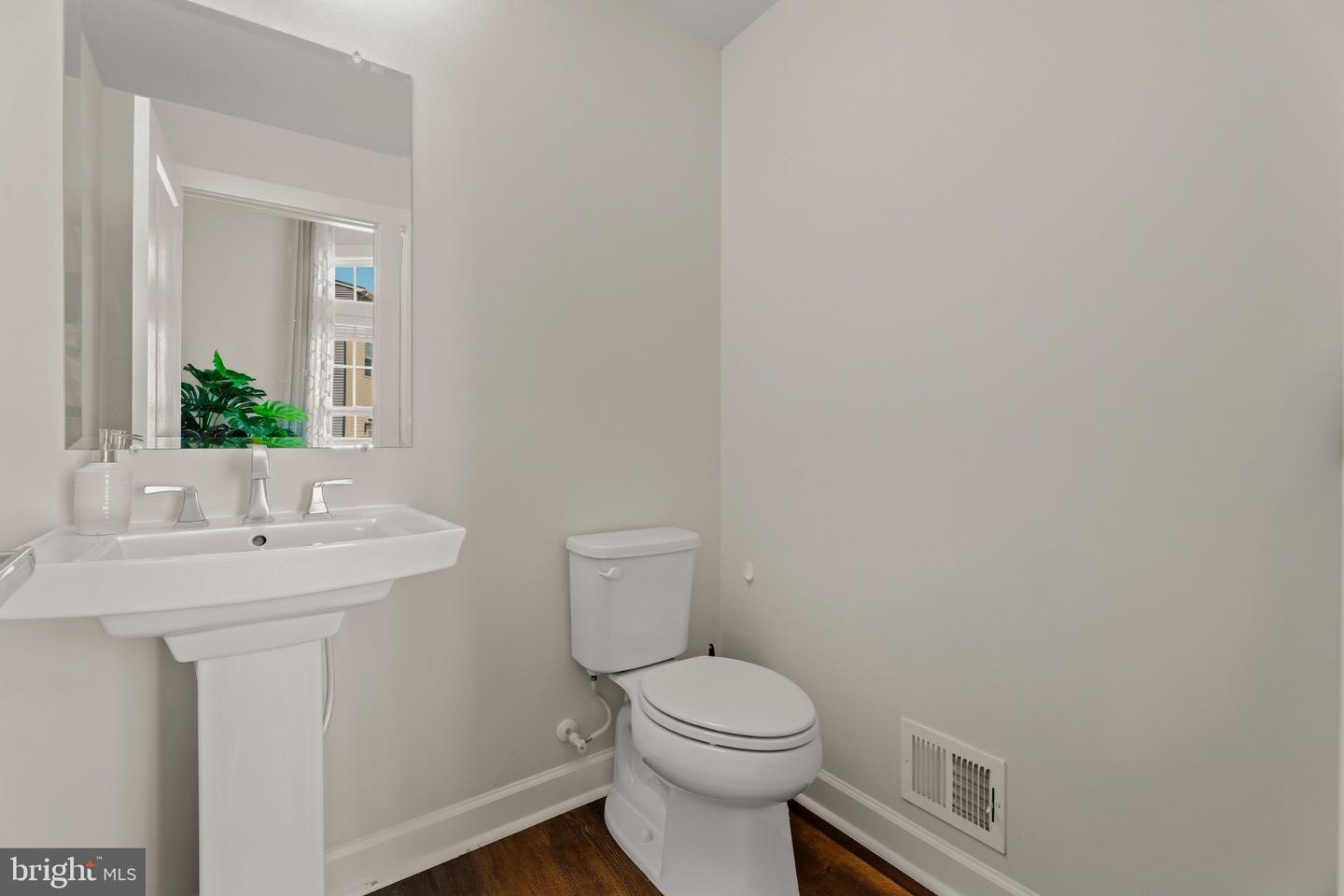 42717 Burbank Ter Property Photo 21