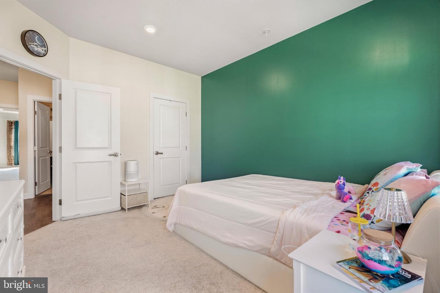42717 Burbank Ter Property Photo 32