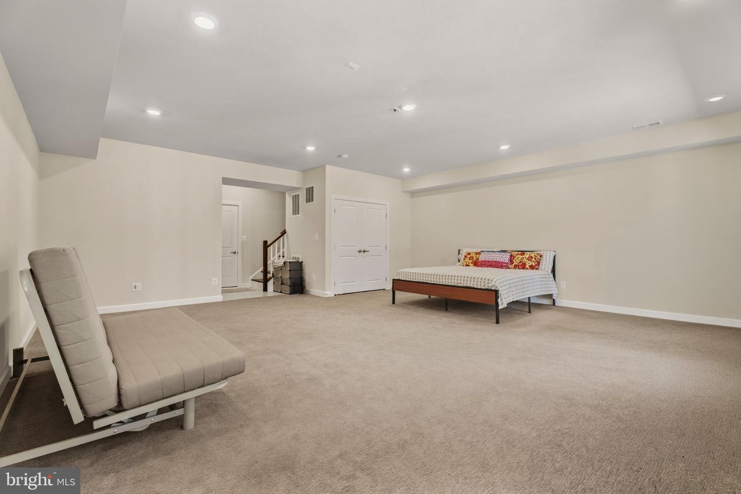 42717 Burbank Ter Property Photo 38