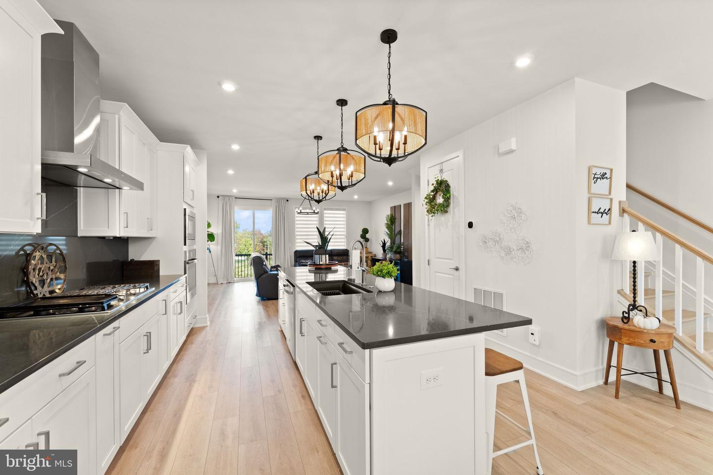 42088 Picasso Sq Property Photo 5