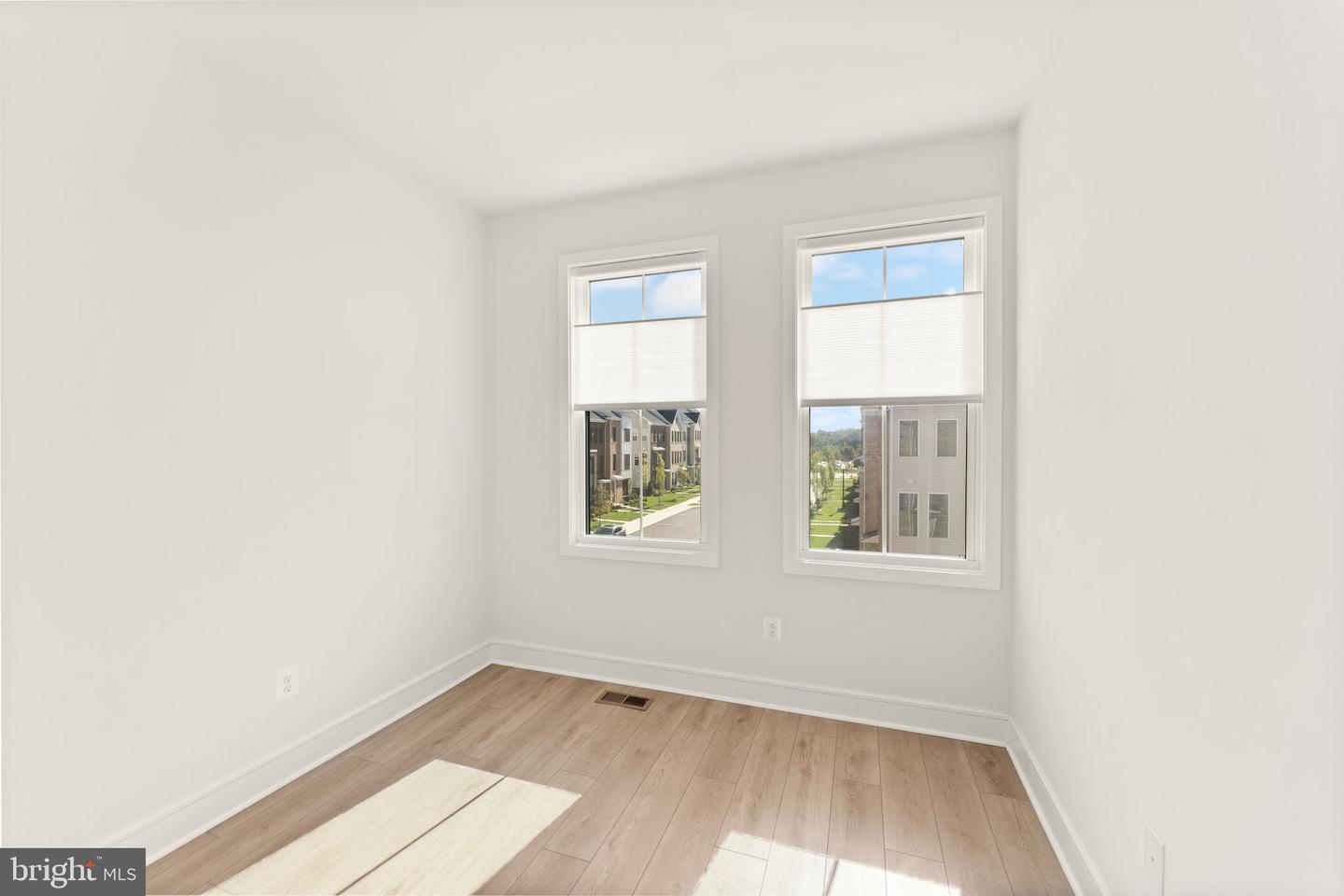 42088 Picasso Sq Property Photo 24
