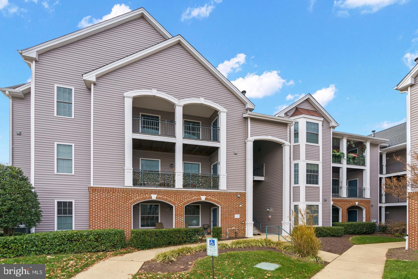 20447 CHESAPEAKE SQ #201 Property Photo 1