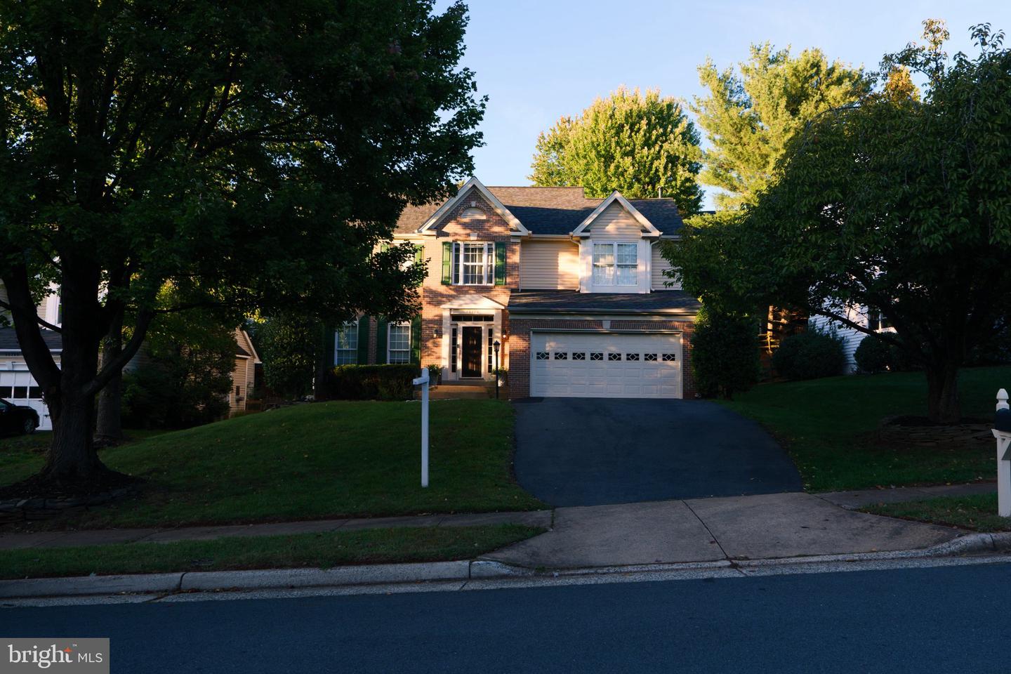 46384 Woodlake Pl Property Photo 3