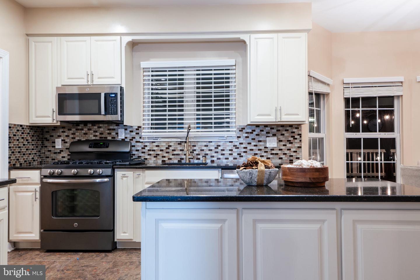46384 Woodlake Pl Property Photo 15