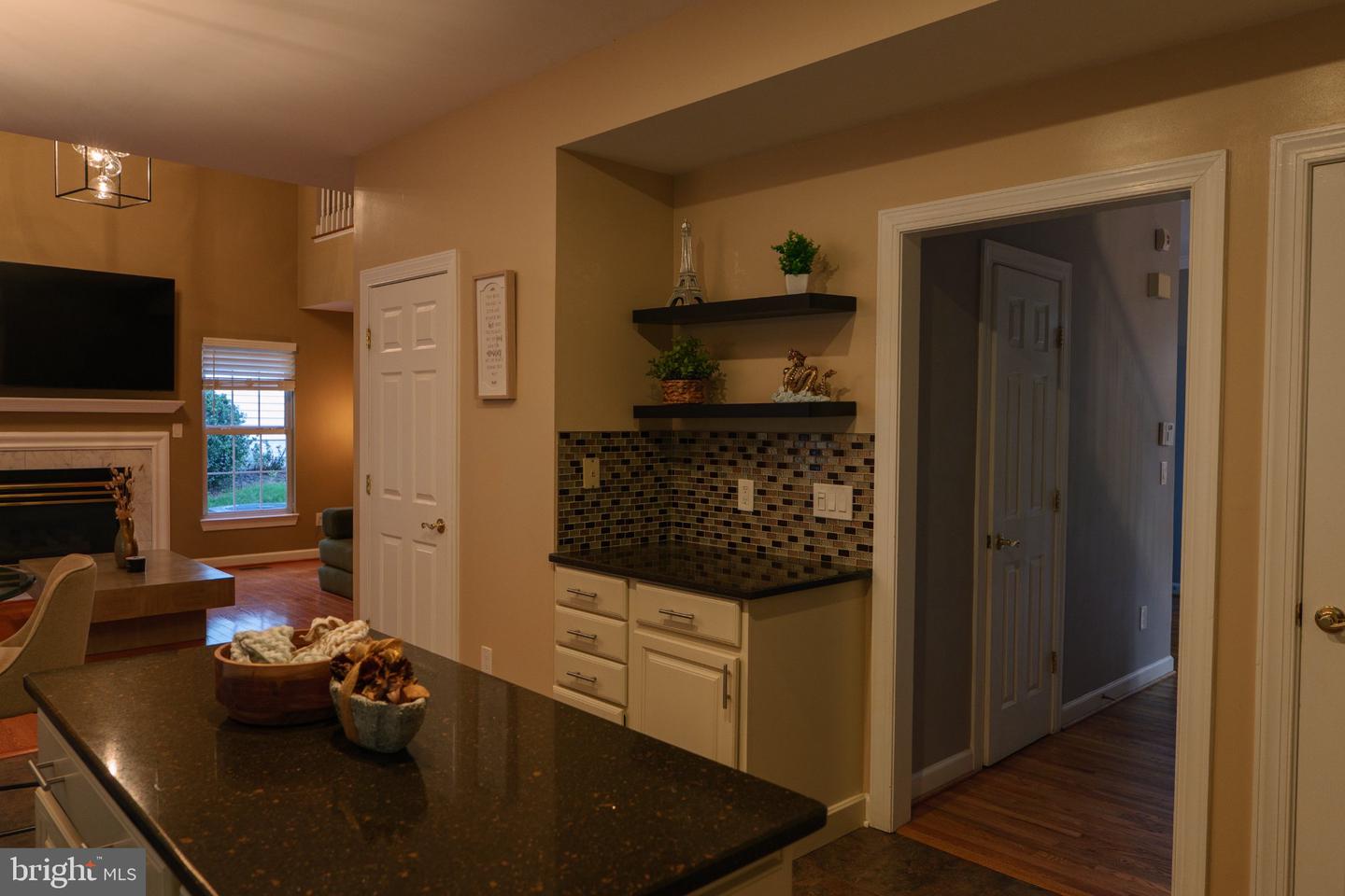 46384 Woodlake Pl Property Photo 19