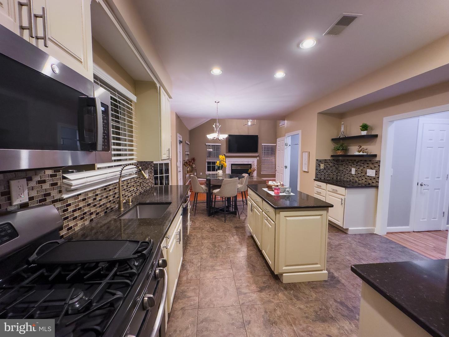 46384 Woodlake Pl Property Photo 21