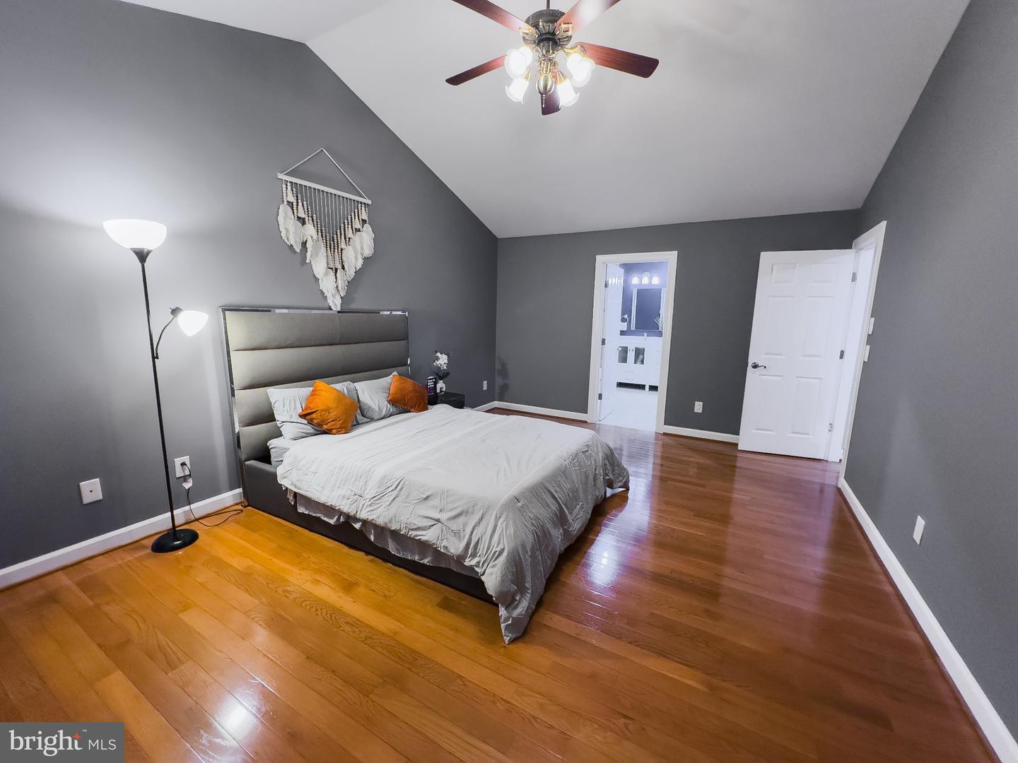 46384 Woodlake Pl Property Photo 27