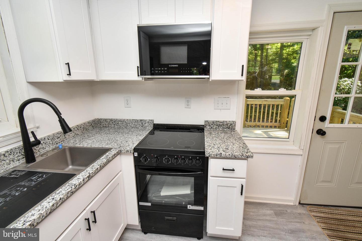 2029 Bluff Point Rd Property Photo 18