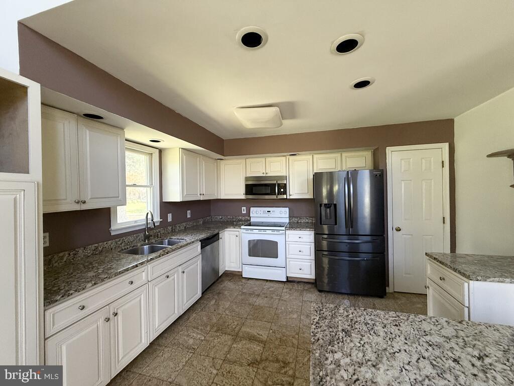 316 Sunset Dr Property Photo 3
