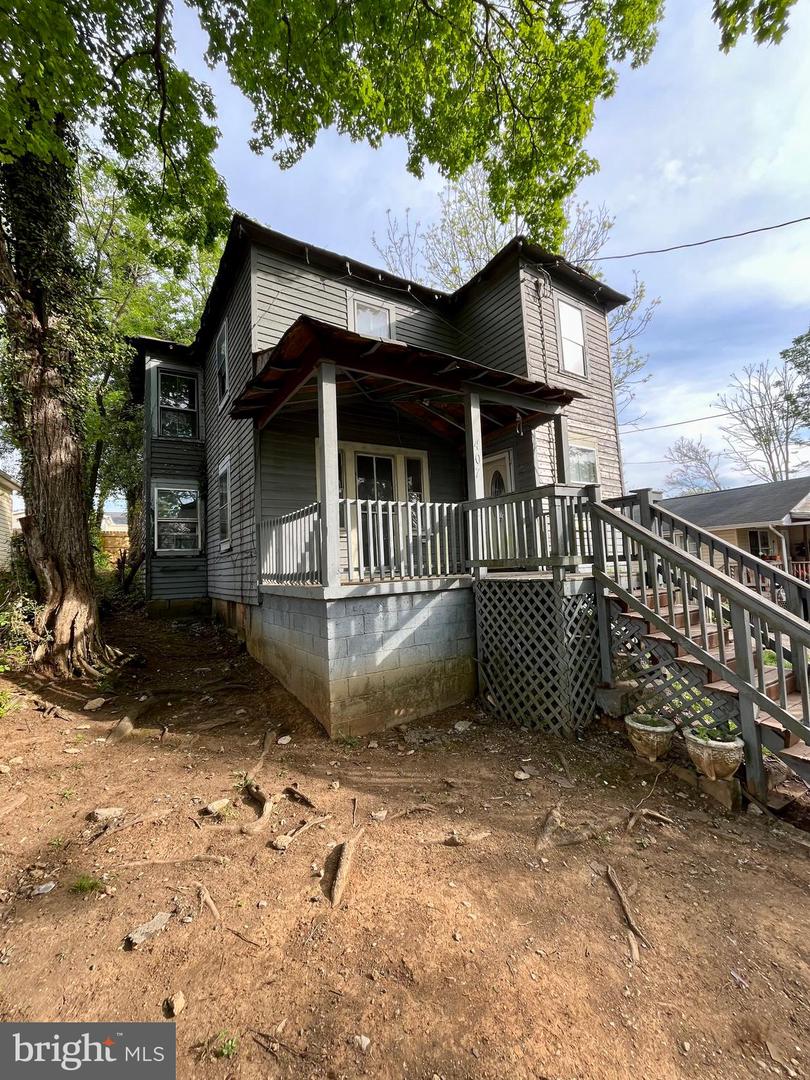 407 Carruthers St Property Photo