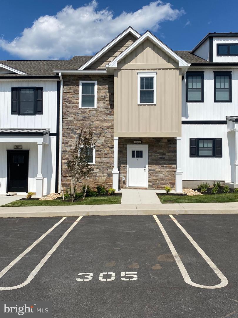 556 LEESVILLE RD #305