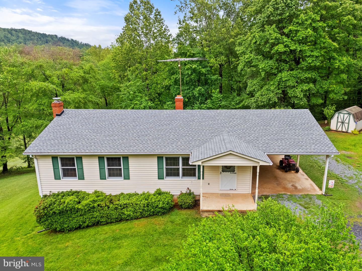 247 Rocky Hill Ln Property Photo 1