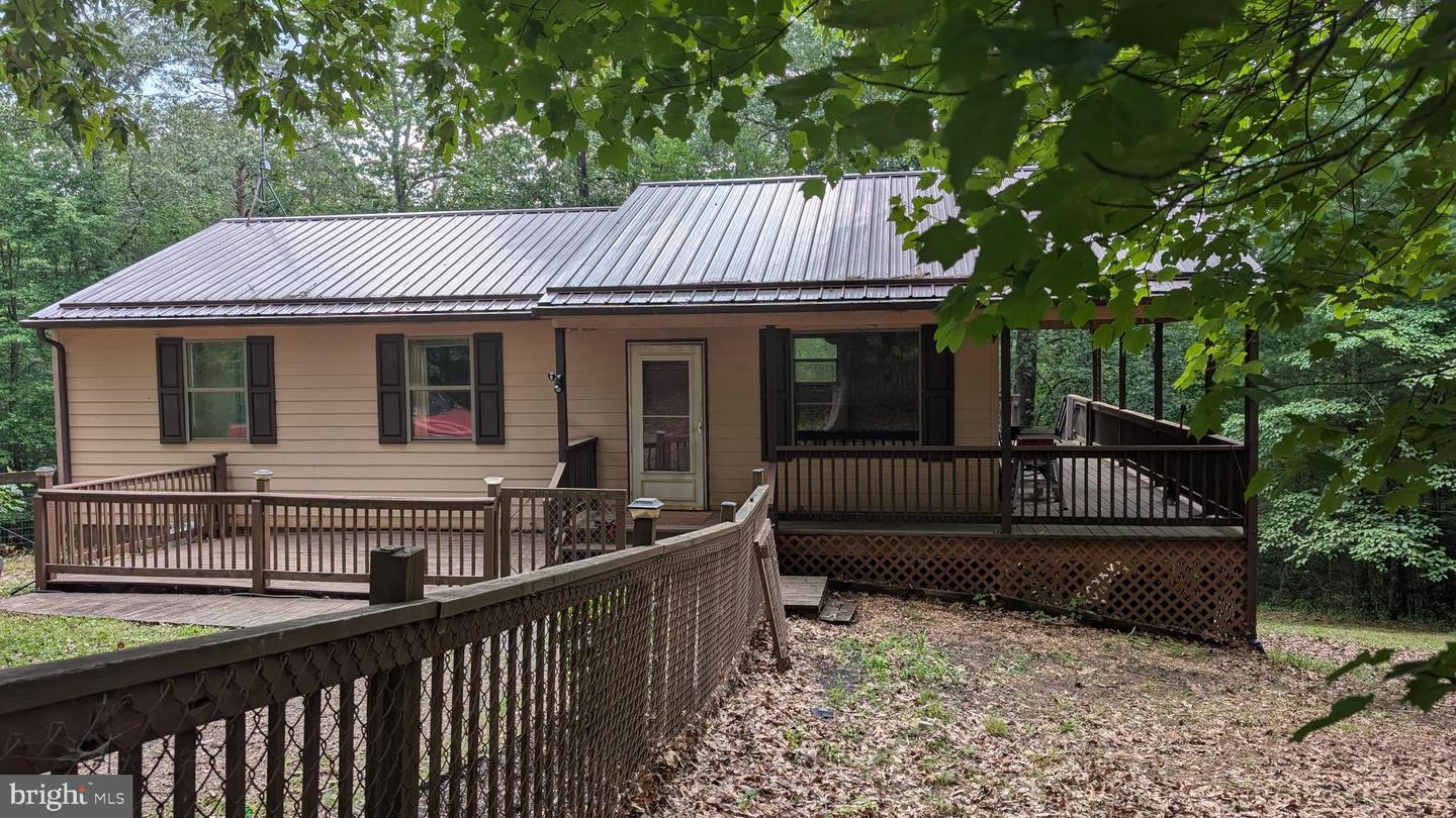 400 LAUREL DR