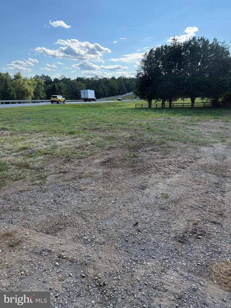 6475 N Seminole Trail Property Photo 8