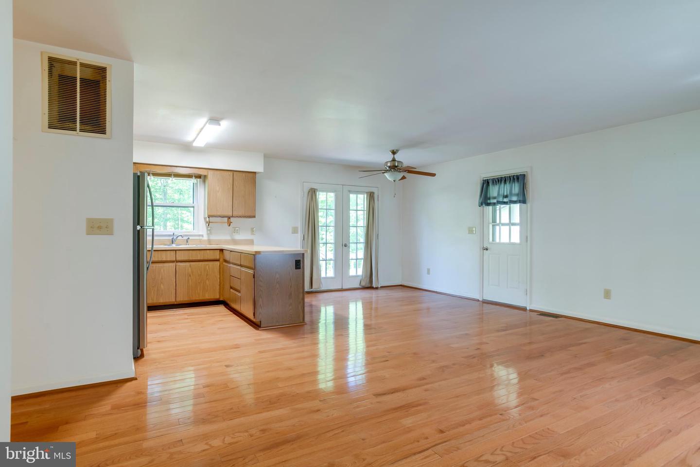 803 Weaver Hollow Rd Property Photo 2