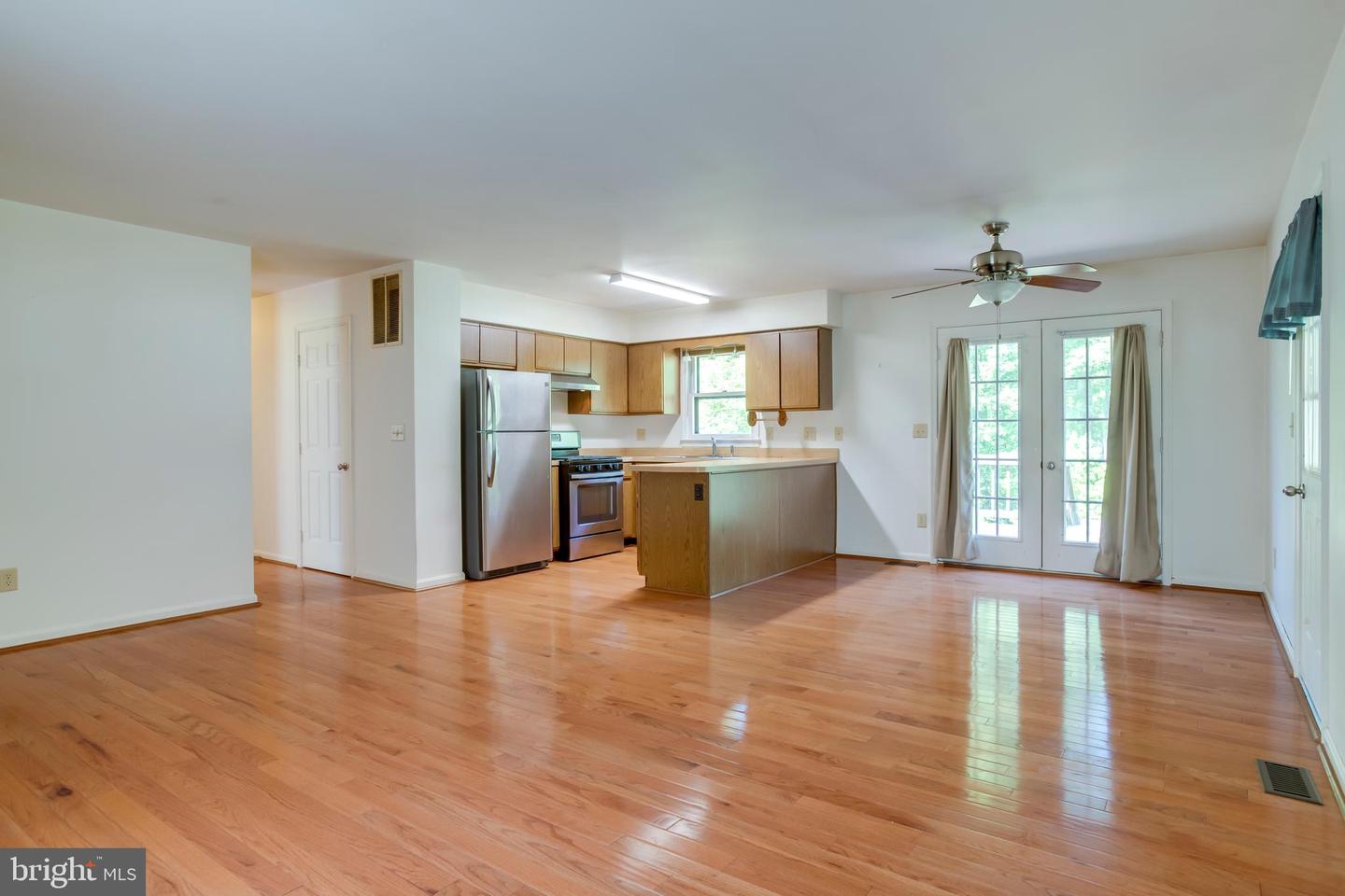 803 Weaver Hollow Rd Property Photo 3