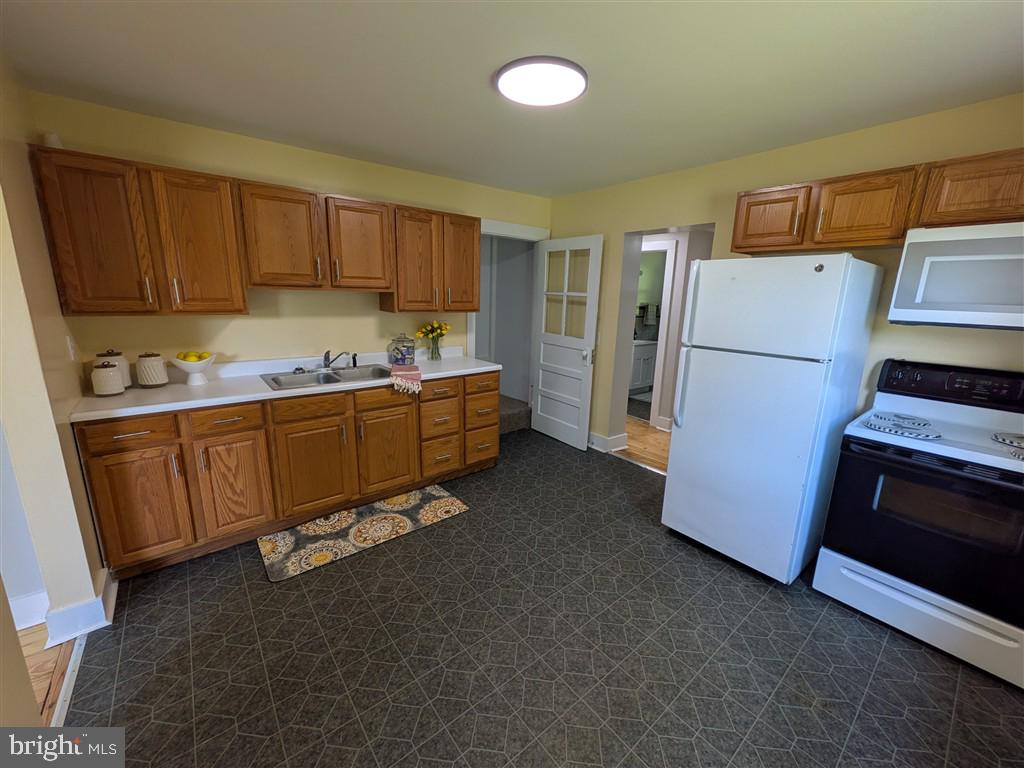 219 Skyview Ln Property Photo 2