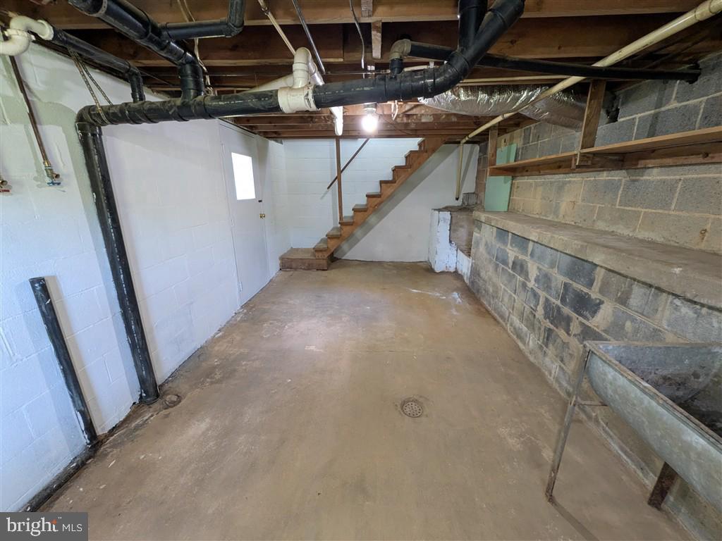 219 Skyview Ln Property Photo 6