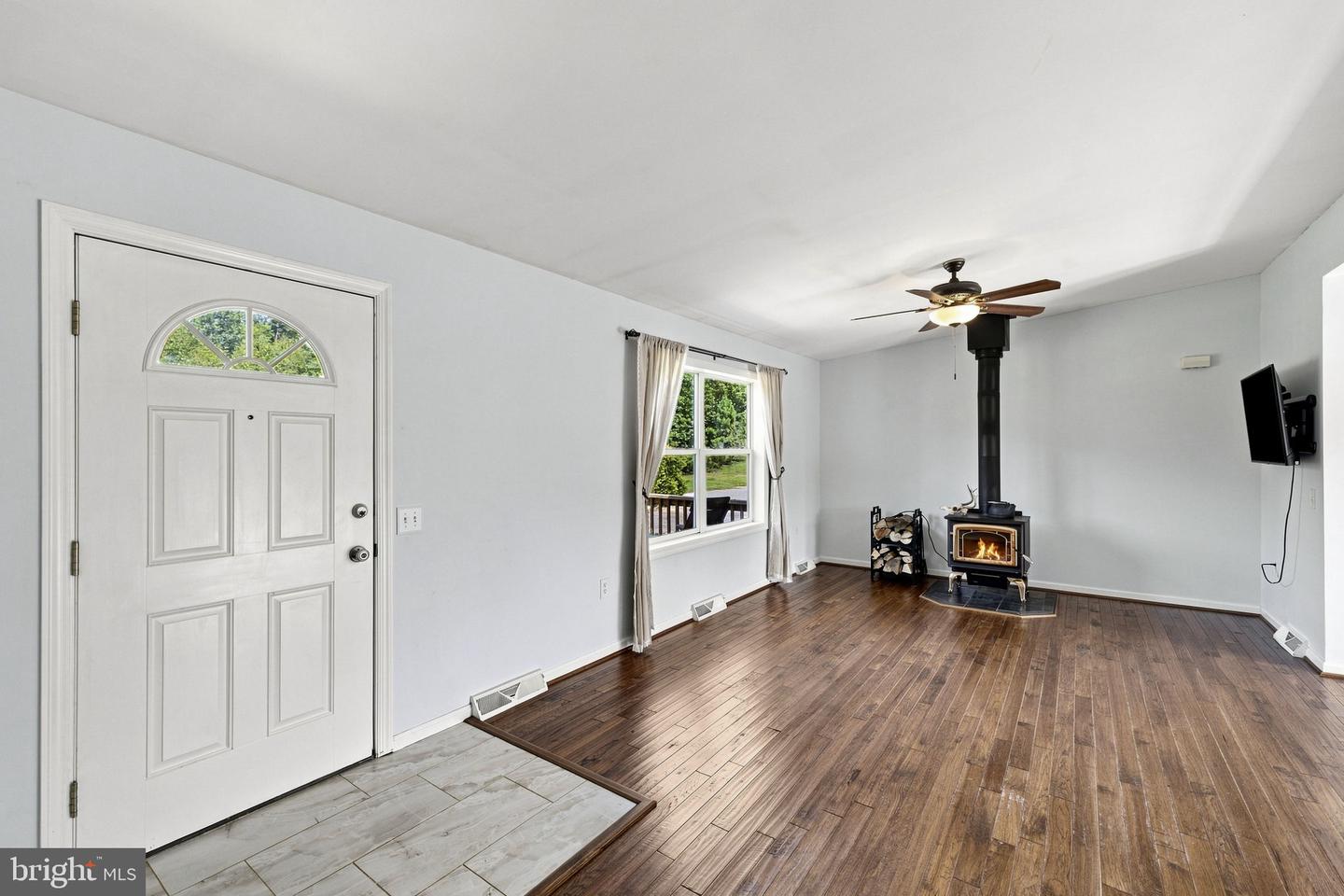 1245 Parish Rd Property Photo 4