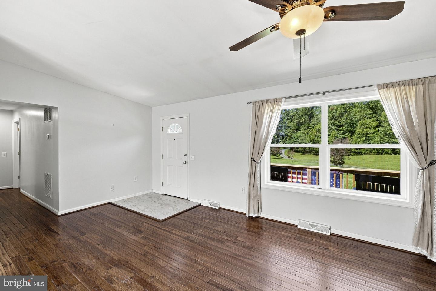 1245 Parish Rd Property Photo 6