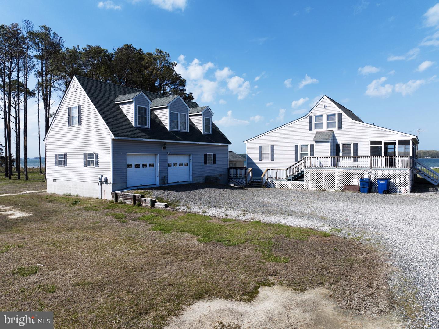 1887 Point Breeze Dr Property Photo 4