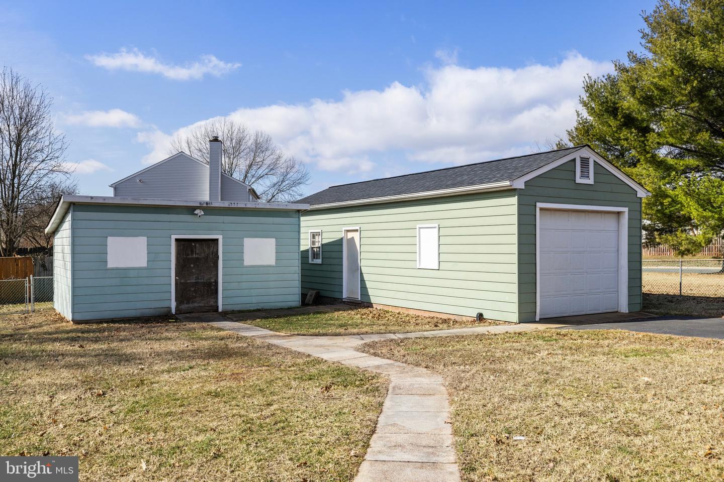 10012 Lake Jackson Dr Property Photo 5