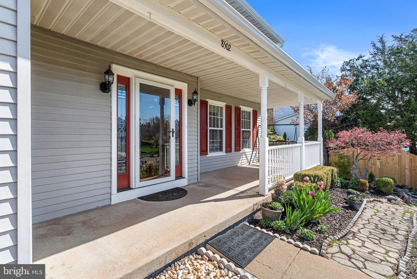 8502 Clearridge Ln Property Photo 2