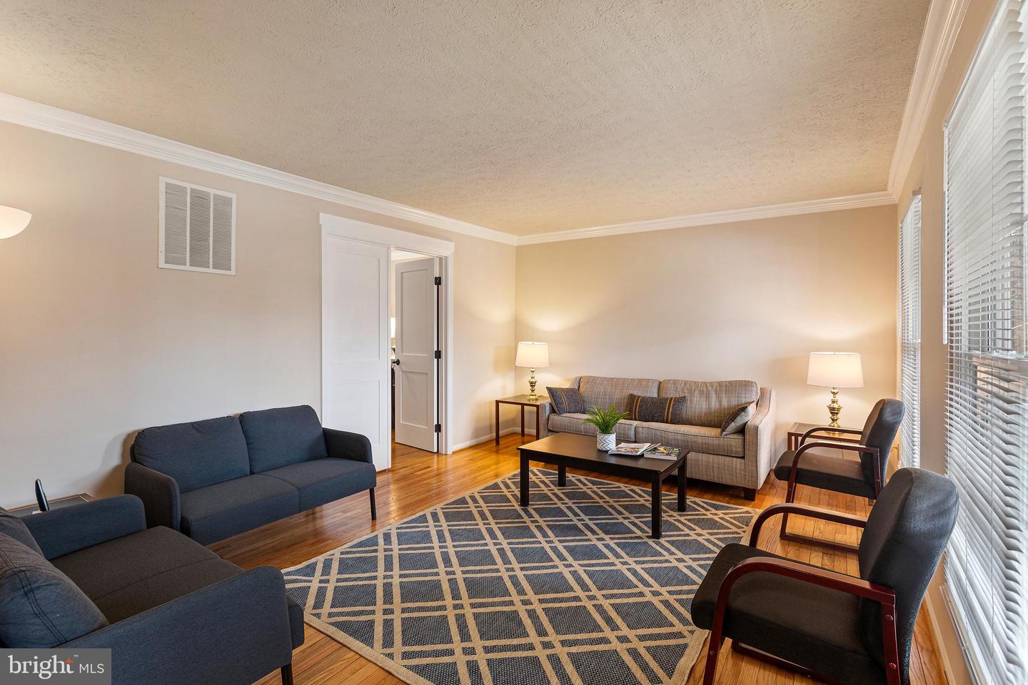 8502 Clearridge Ln Property Photo 3