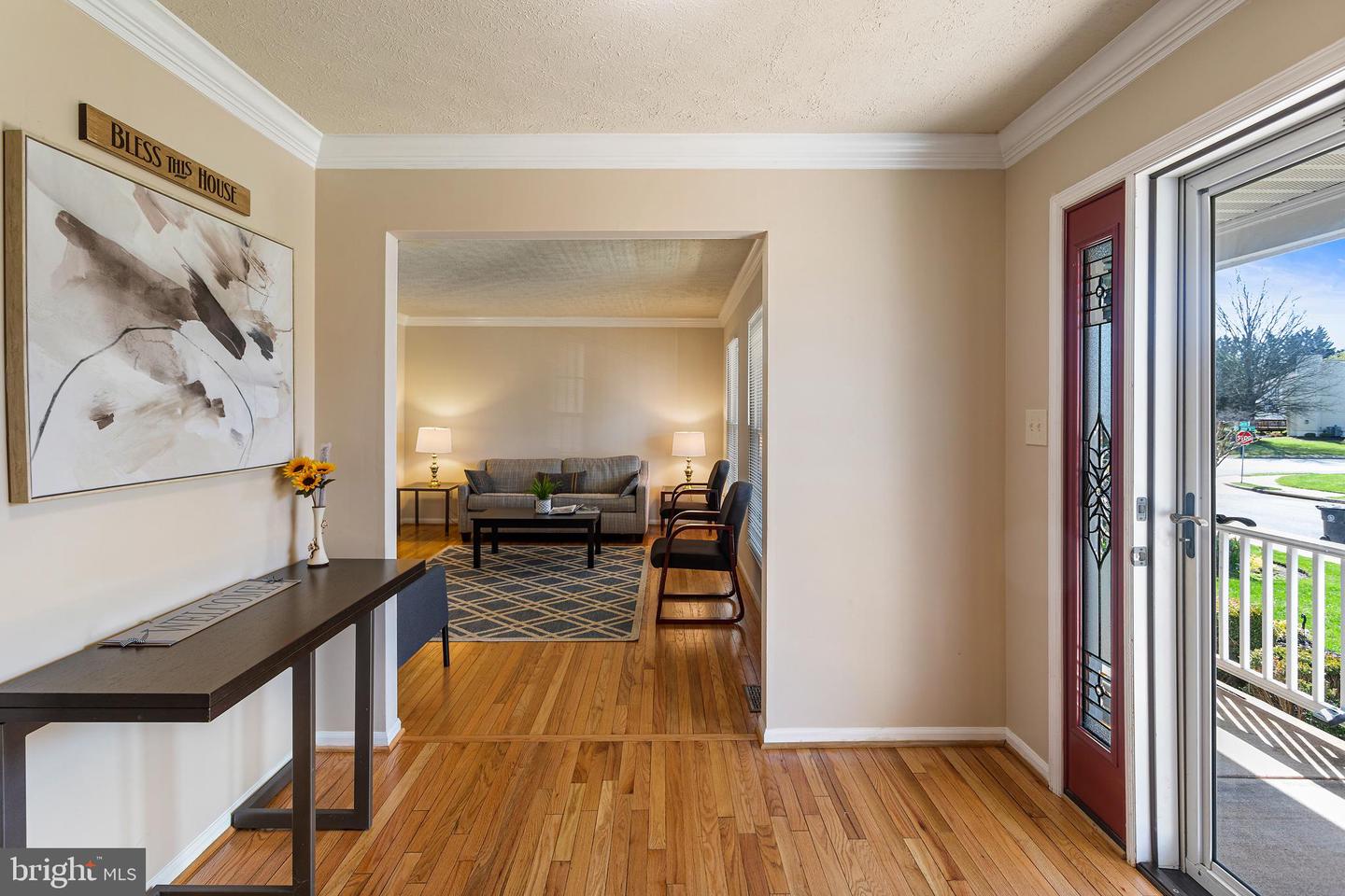 8502 Clearridge Ln Property Photo 4