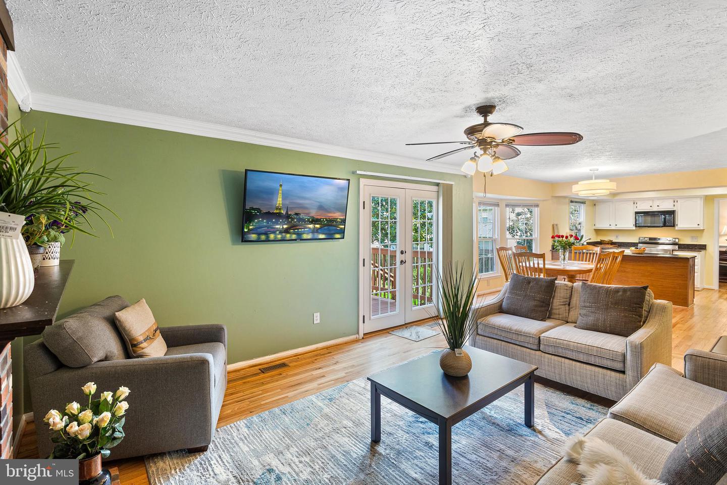 8502 Clearridge Ln Property Photo 5