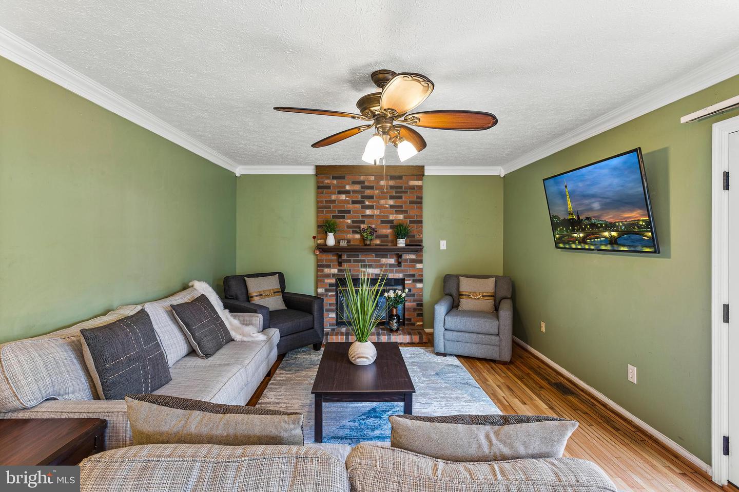 8502 Clearridge Ln Property Photo 6