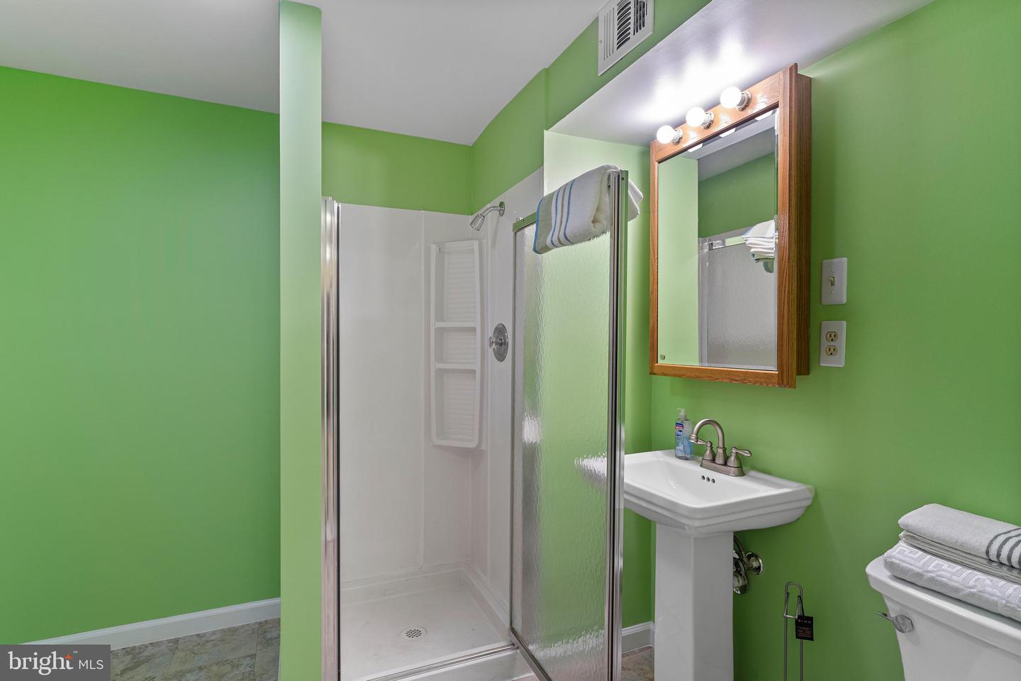 8502 Clearridge Ln Property Photo 28