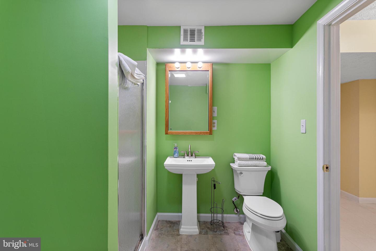 8502 Clearridge Ln Property Photo 29