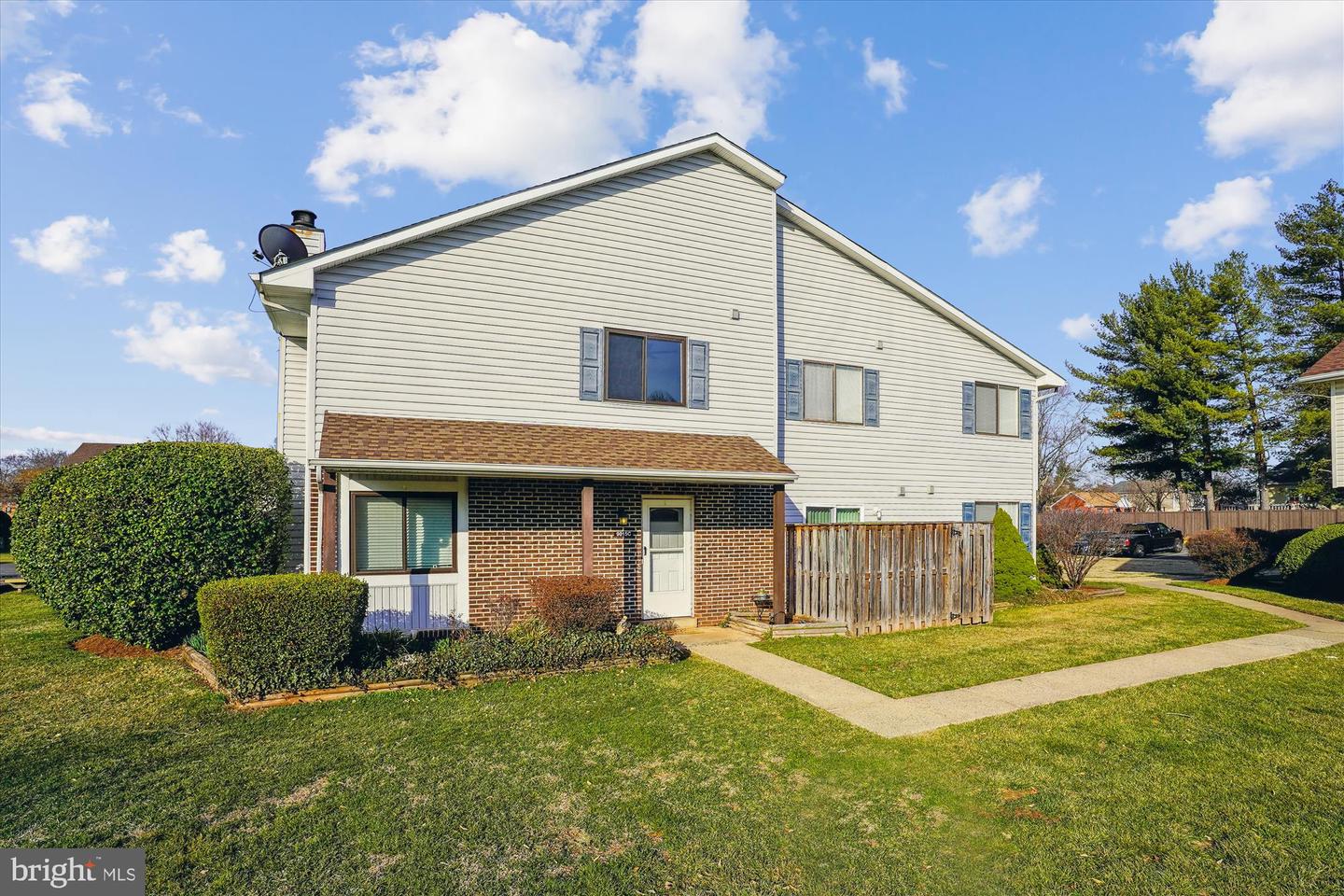 9015 Sandalwood Dr #c Property Photo