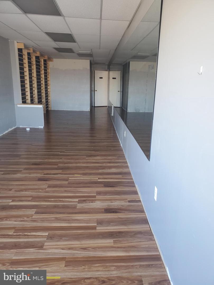 8797-8797-8799 Commerce Ct Property Photo 4