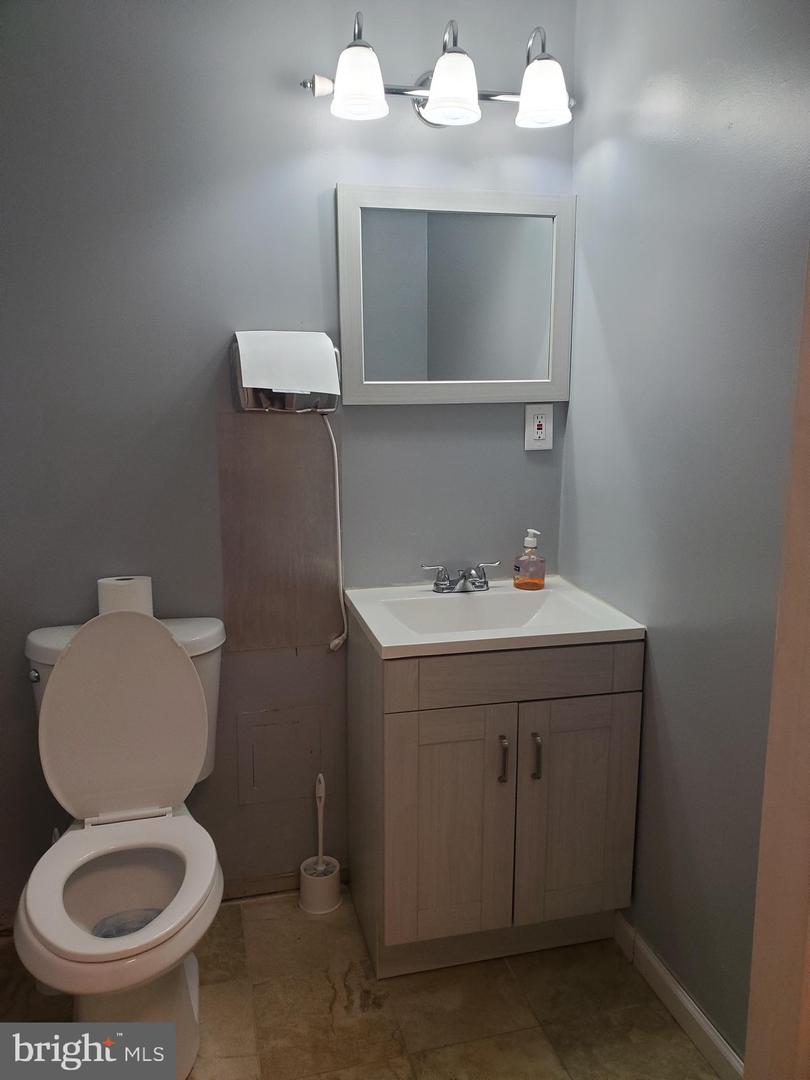 8797-8797-8799 Commerce Ct Property Photo 9
